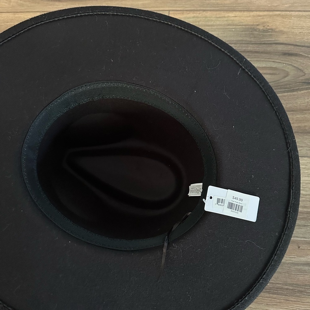Elegant Black Fedora with Leopard Accent - Picture 3 of 3